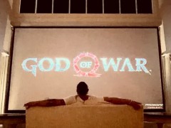 《战神》剧集主演发文：很荣幸能接过这柄战斧！