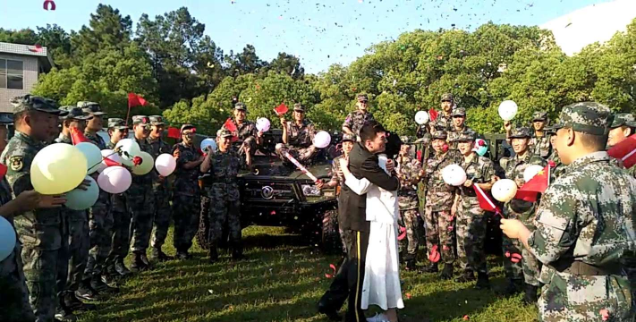 军装接亲能玩什么游戏，创意玩法分享，气氛瞬间拉满